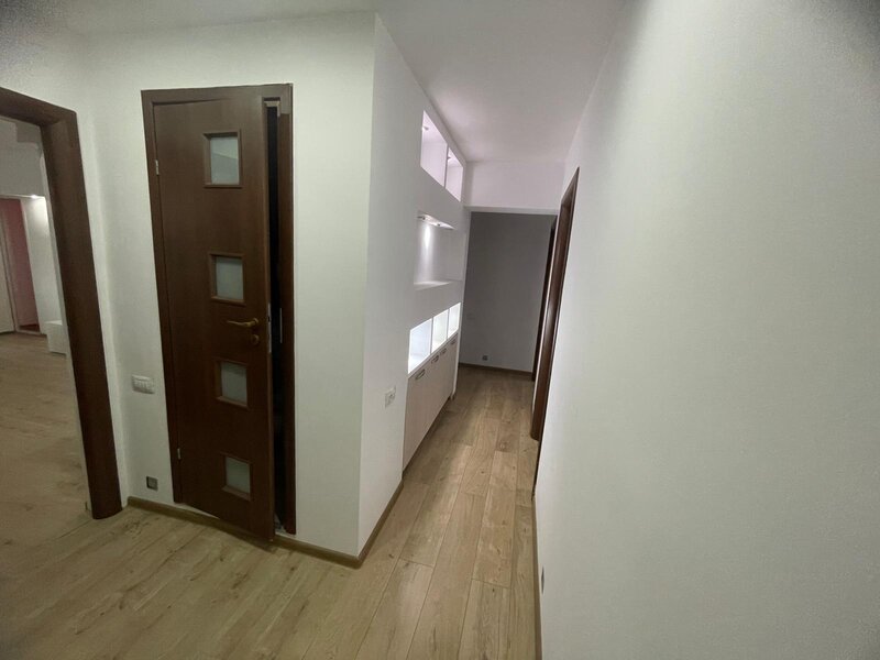 Apartament  4 camere  Mega Mall
