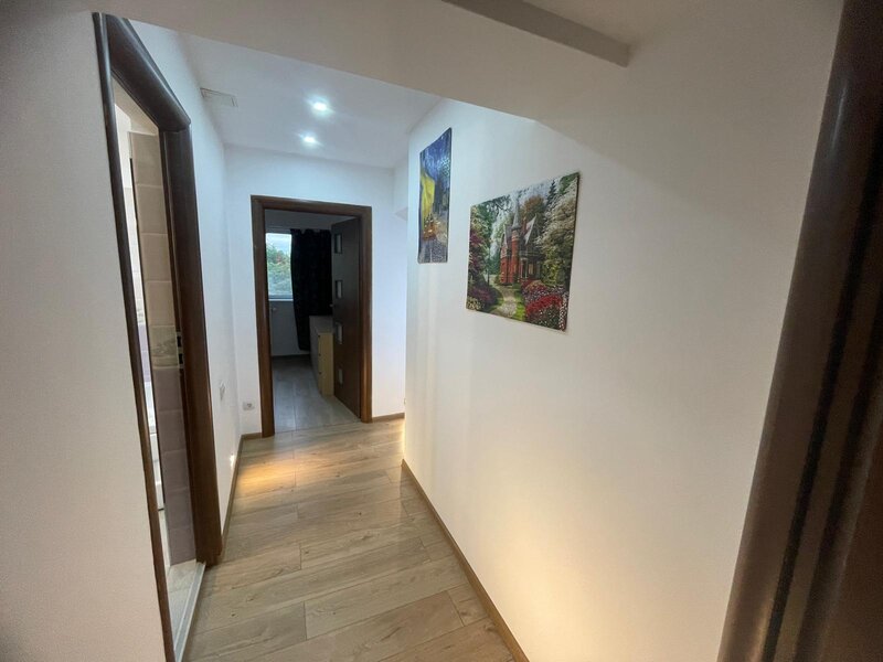 Apartament  4 camere  Mega Mall